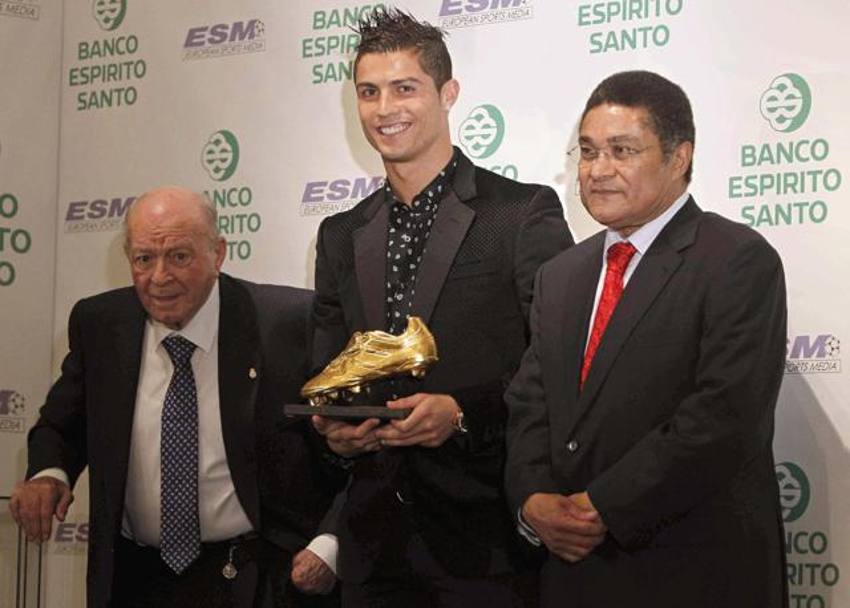 Tre miti del calcio: da sinistra Alfredo Di Stefano, Cristiano Ronaldo ed Eusebio. Epa